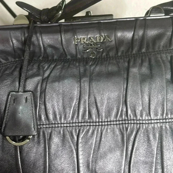 Prada Nappa Guaffre Bag + 🆓 ENTRUPY COA - Picture 7 of 17